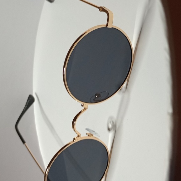 BLACK CIRCLE SUNGLASSES - Picture 5 of 5